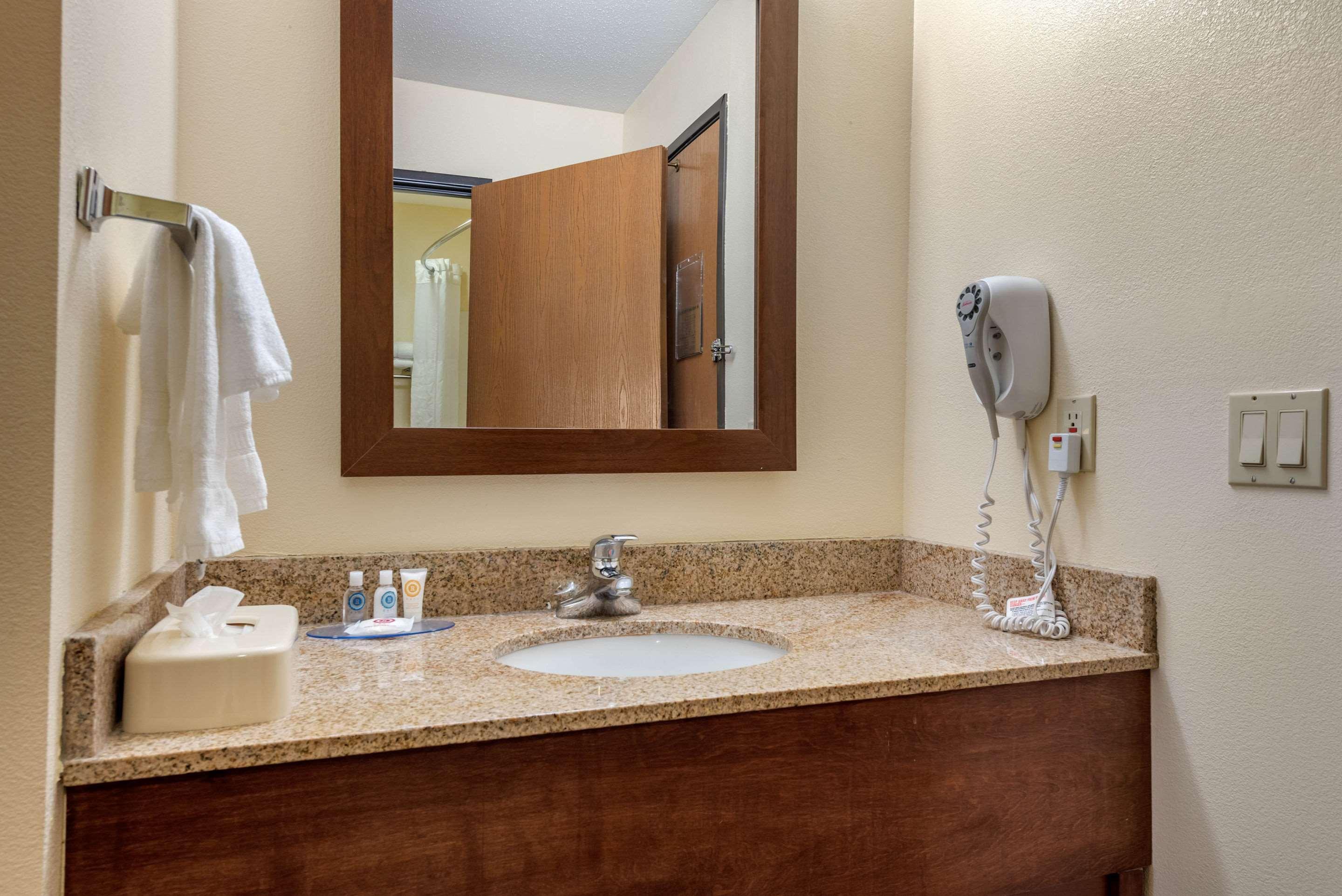Comfort Inn Warren I-69 Exteriör bild