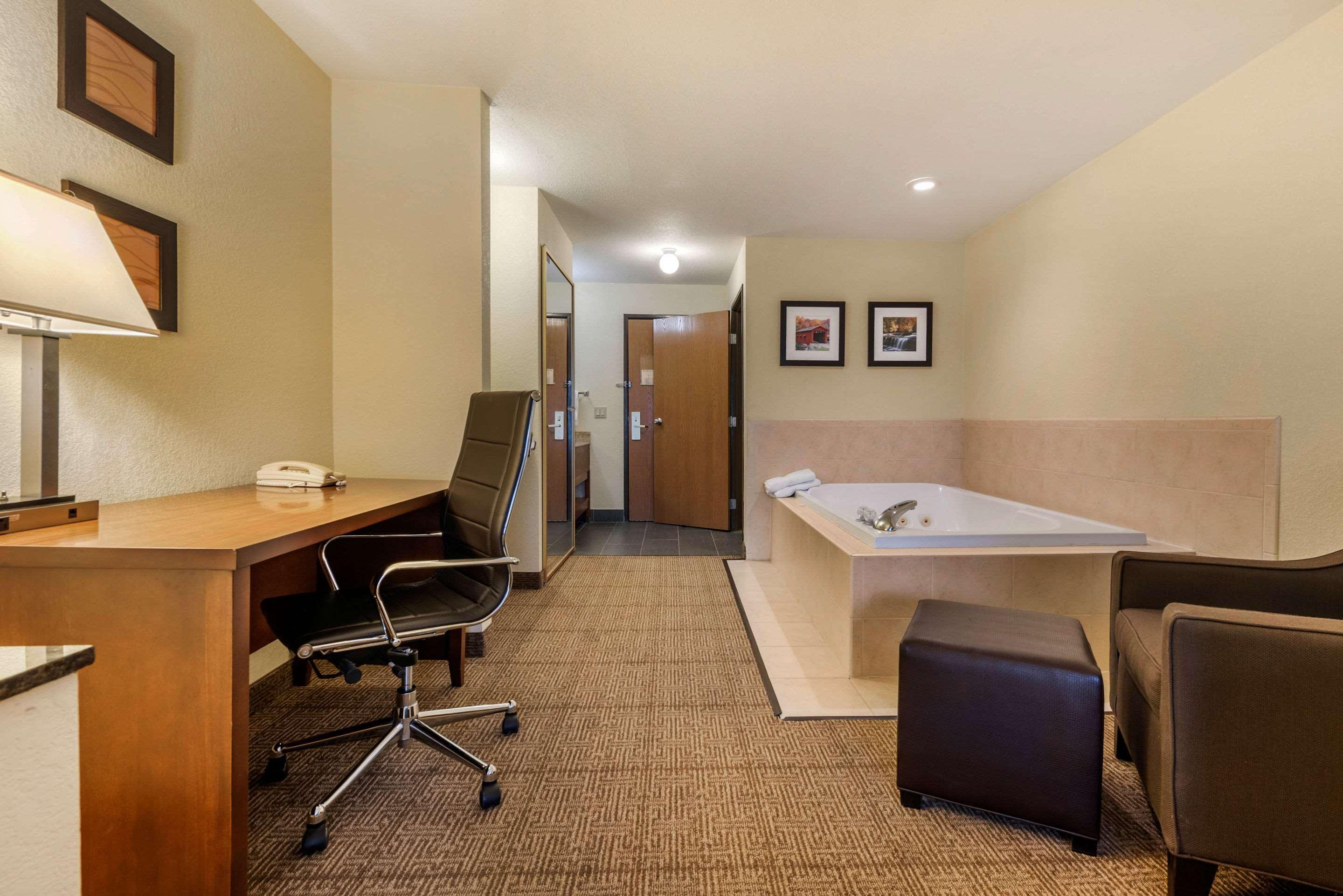 Comfort Inn Warren I-69 Exteriör bild